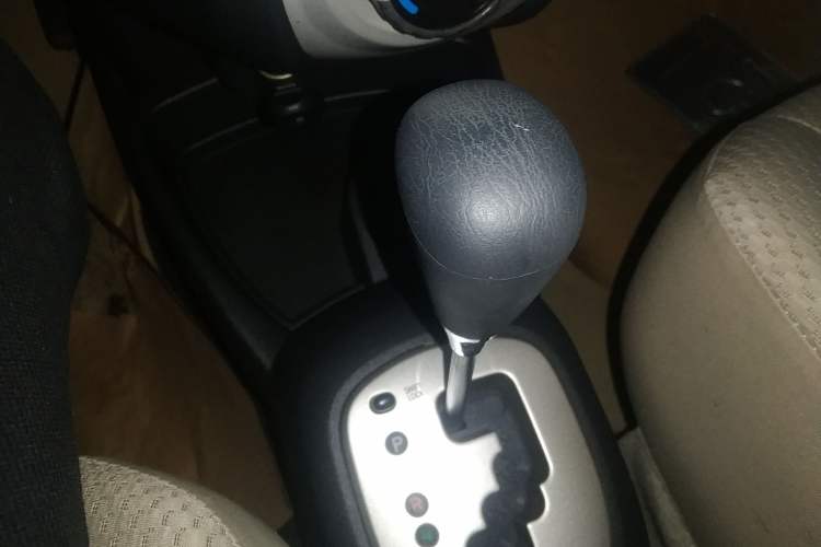 Used Toyota Yaris 2009 1.6E Automatic Comfort Edition Gear Lever