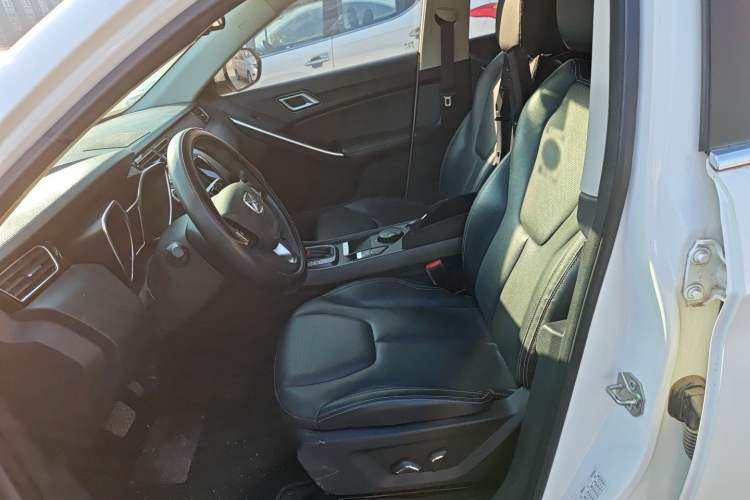 Used JMC Yusheng S330 2016 1.5L GTDi Automatic Two-Wheel Drive Prestige Edition
