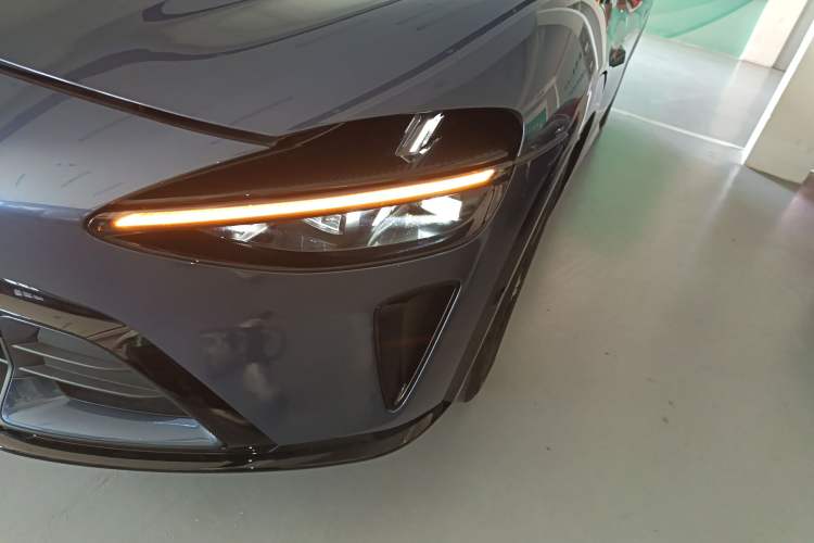 Used Xiaomi Auto YU7 2025 Ultra-Long Range High-Performance All-Wheel-Drive Max Edition
