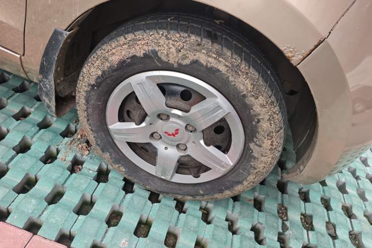 Used Wuling Hongguang 2014 1.2L Base Model China IV Right Front Wheel Hub