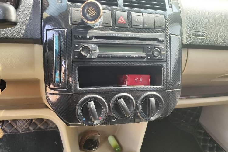 Used Volkswagen Polo 2007 Kica 1.4L Manual Fashion Edition Audio And AC Panel