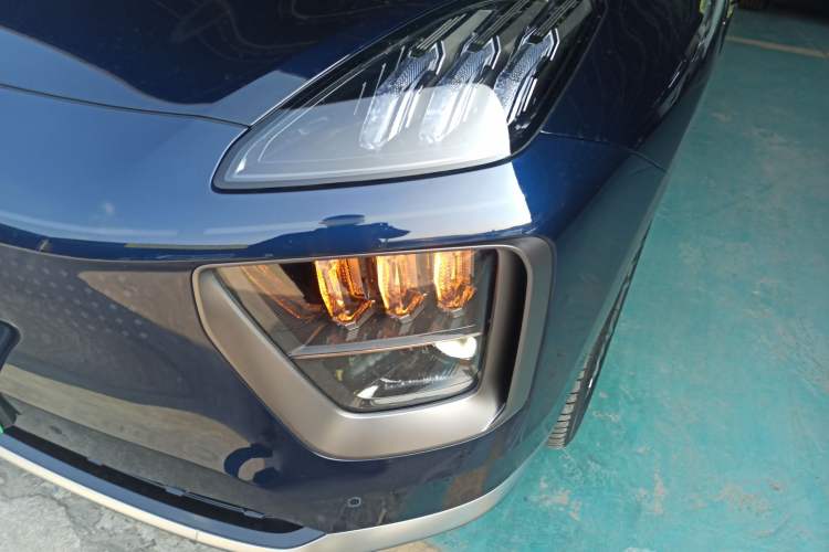 Used Hyptec HL 2025 700 Ultra Six-Seater All-Wheel-Drive LiDAR Version Left Front Headlight