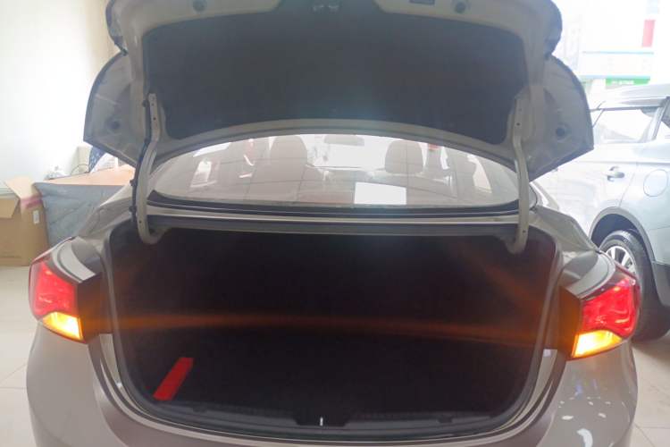 Used Hyundai Elantra (5th Generation / Langdong) 2016 1.6L Automatic Smart Version