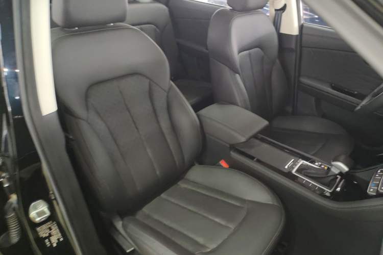 Used Sinotruk VGV U70 2021 1.5T Automatic Youyue Edition 7-Seater Right Front Seat