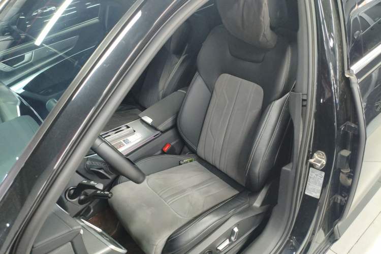 Used Audi A6L 2023 Revised 40 TFSI Luxury Dynamic Edition
