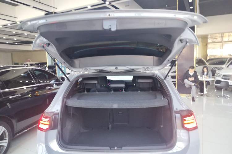 Used Volkswagen Golf 2023 Facelift 280TSI DSG R-Line Trunk