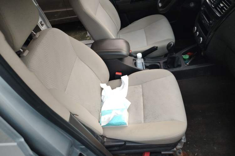 Used Wuling Rongguang V 2016 1.2L Standard Version Left Rear Seat