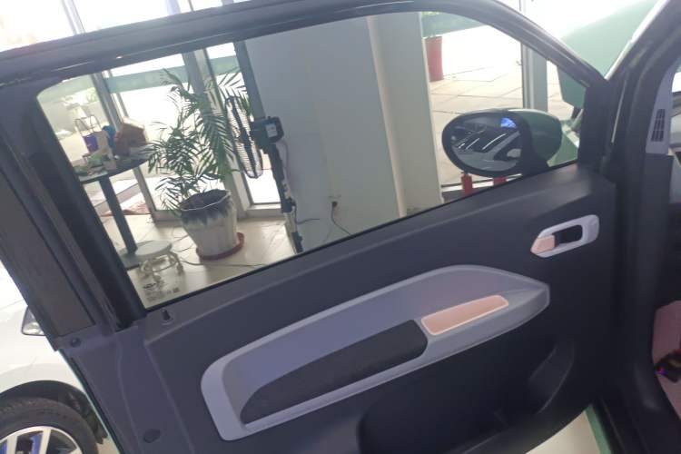 Used Chery QQ Ice Cream 2022 170km Sundae Phosphate Lithium-Ion