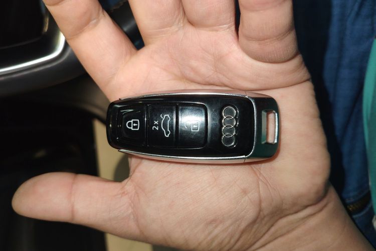 Used Audi A4L 2022 40 TFSI Luxury Dynamic Model Vehicle Key