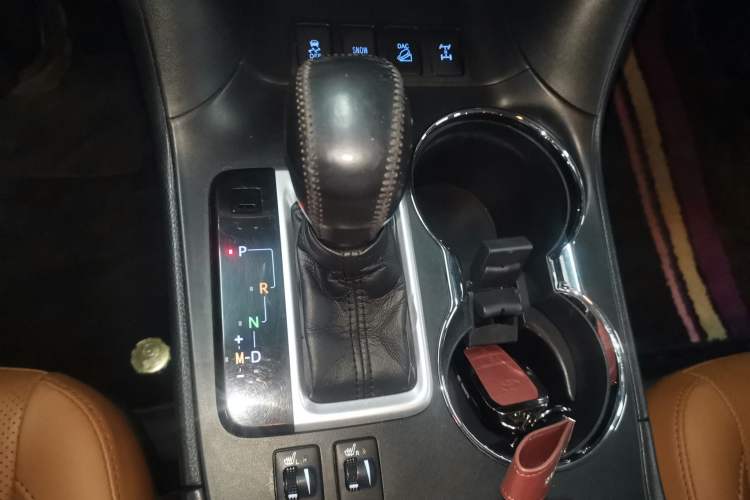 Used Toyota Highlander 2018 2.0T Four-Wheel Drive Knight Edition 7 Seats China VI Standard Gear Lever