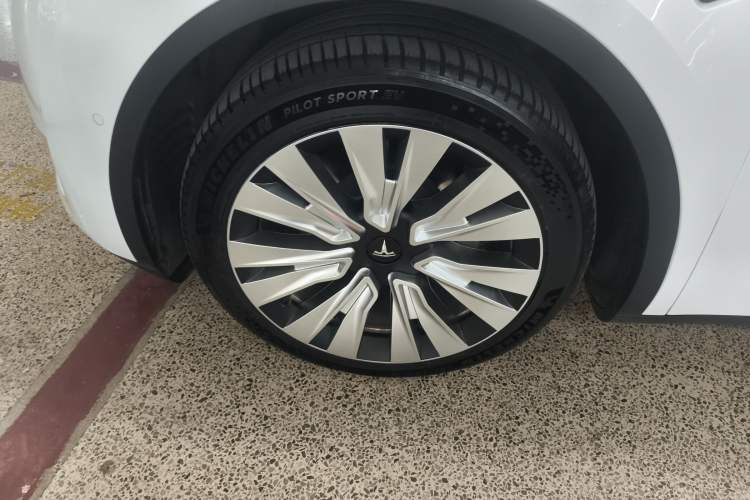 Used Tesla Model Y 2021 Long-Range All-Wheel-Drive Version
