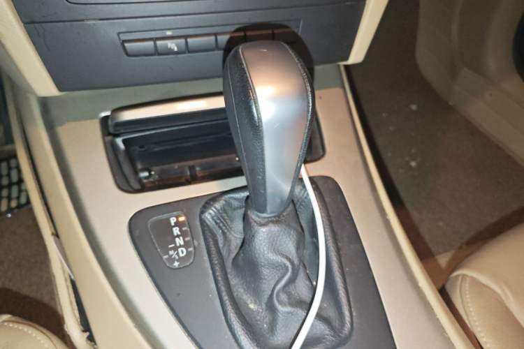 Used BMW 3 Series 2010 320i Luxury Model
