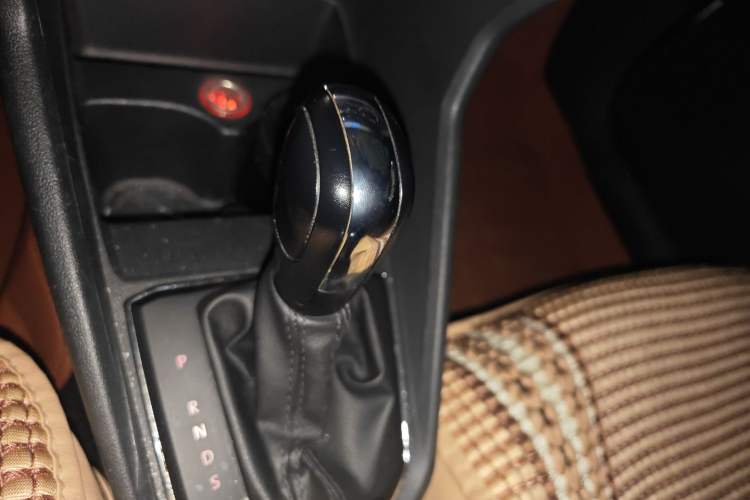 Used Volkswagen Santana 2016 1.6L Automatic Luxury Edition
