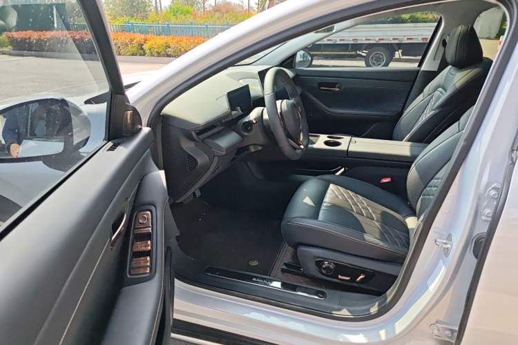 Used Baojun Enjoy 2025 Plug-in Hybrid 140km Luxury Edition Driver Seat