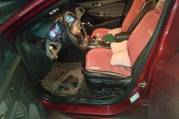 Used Chevrolet Cruze 2018 Hatchback 320 Automatic Pioneer Sunroof Edition
