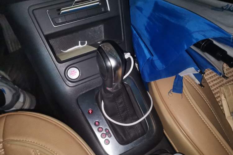 Used Volkswagen Tiguan 2015 1.8TSI Automatic Two-Wheel Drive Luxury Model Gear Lever