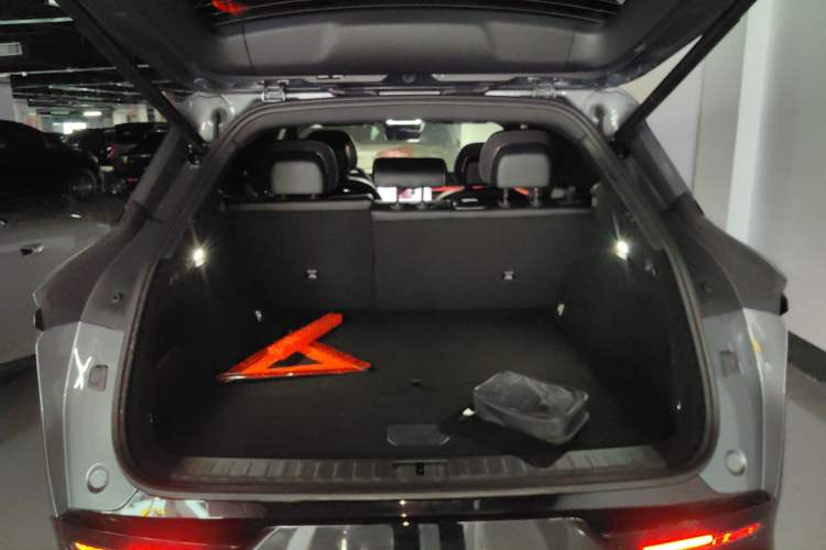 Used Zeekr 7X 2025 100 kWh Long-Range Rear-Wheel Drive with Intelligent Driving Features
