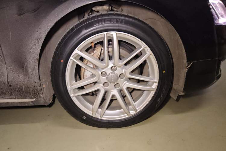 Used Audi A8 2016 A8L 45 TFSI quattro Comfort model Right Front Wheel Hub