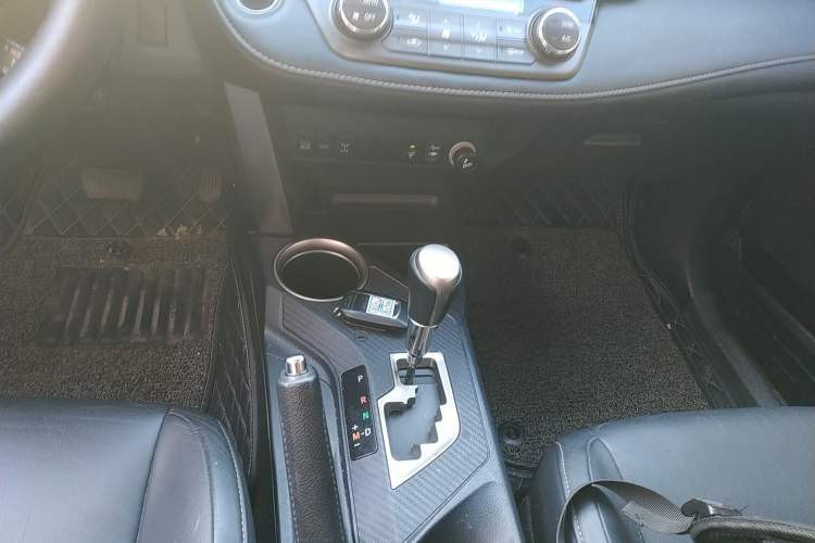 Used Toyota RAV4 2015 2.0L CVT Four-Wheel Drive New Edition