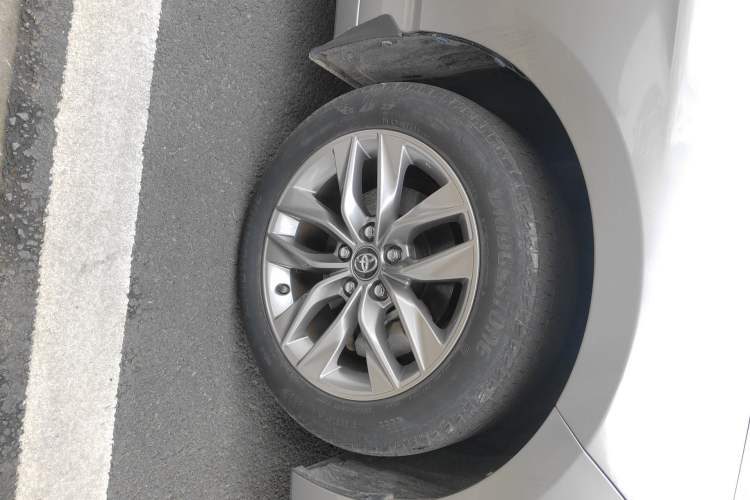 Used Toyota Avalon 2019 2.0L Luxury Edition China VI Standard Right Front Wheel Hub