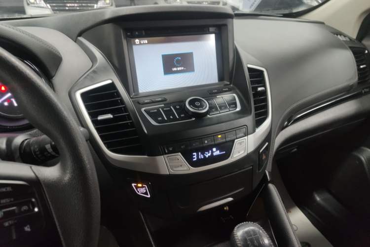 Used Dongfeng Fengdu MX5 2016 1.4T Manual Luxury Edition