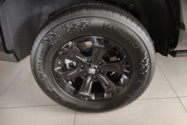 Used Tank 400 New Energy 2024 Hi4-T Off-Road Edition Right Rear Wheel Hub