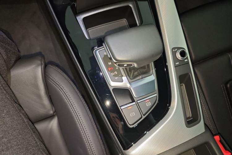 Used Audi A5 2024 Sportback 40 TFSI Fashionable and Dynamic Model Gear Lever