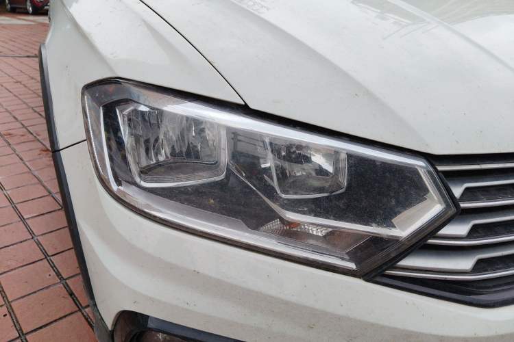 Used Volkswagen C-TREK 2018 1.5L Automatic Comfort Model Right Front Headlight