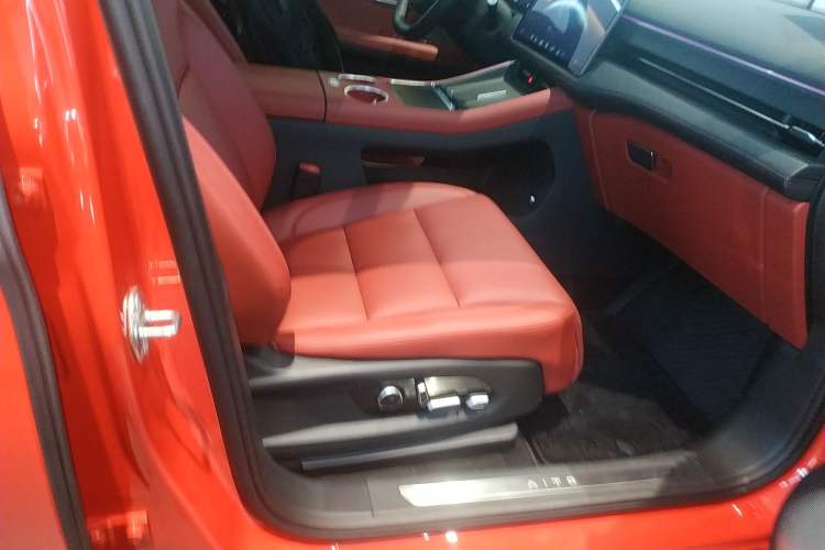 Used Hima AITO M5 2025 Extended-Range Ultra All-Wheel-Drive Version Right Front Seat