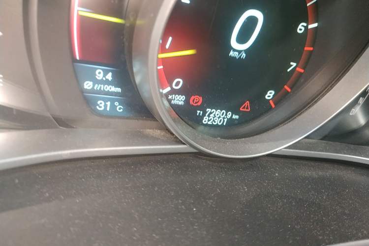 Used Volvo V40 2013 2.0T Zhiya Edition

