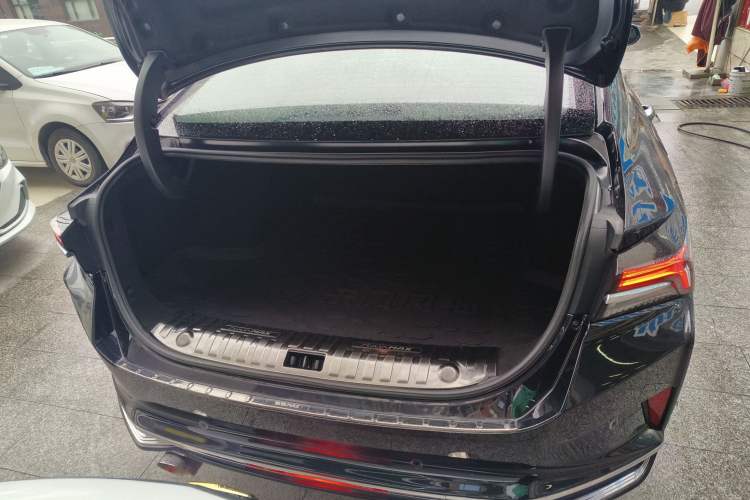 Used Dongfeng Aeolus Yixuan MAX 2021 1.5T Ultra-Stylish Trendsetter Edition