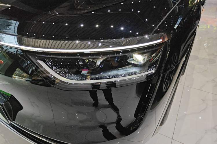 Used Hima AITO M8 2025 Extended-Range Ultra Version 53.4 kWh 6-Seater Edition Left Front Headlight