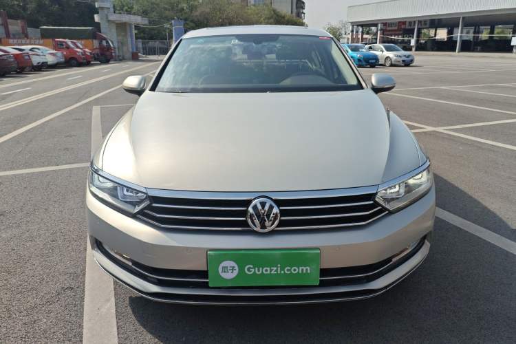 Used Volkswagen Magotan 2017 330TSI DSG Luxury Model Front