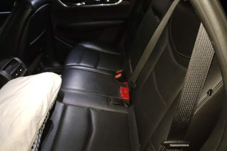 Used Cadillac XT5 2020 28T Luxury Version Left Rear Seat