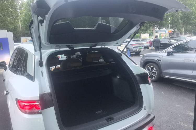 Used BYD Song L DM-i 2024 112 km Leading Edition