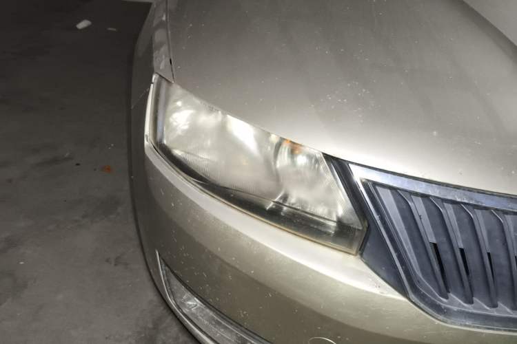 Used Skoda Rapid 2013 1.6L Manual Smart Selection Model