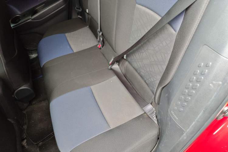 Used Toyota C-HR 2018 2.0L Luxury Sunroof Version China V Emission Standard Left Rear Seat