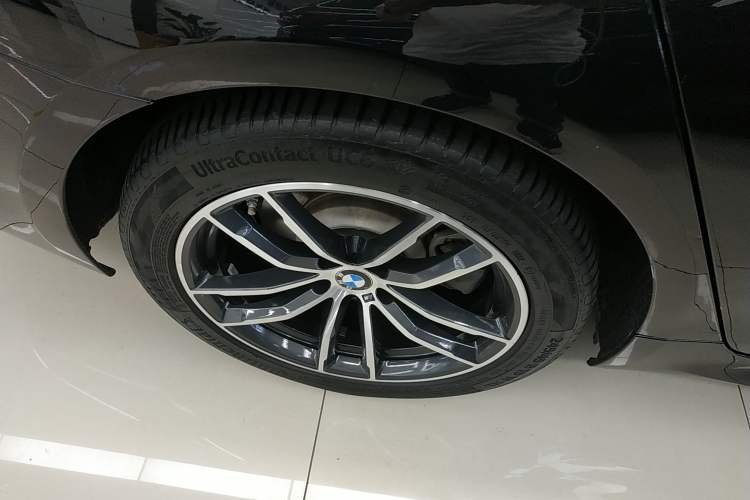 Used BMW 5 Series New Energy 2021 535Le M Sport Package Right Rear Wheel Hub