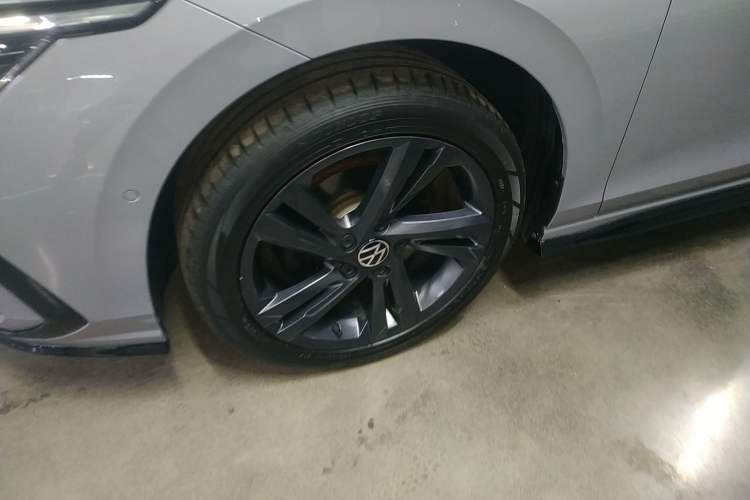 Used Volkswagen Golf 2023 Facelift 280TSI DSG R-Line
