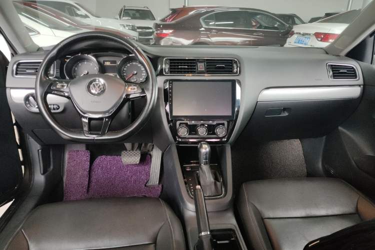 Used Volkswagen Sagitar 2017 230TSI Automatic Comfort Version