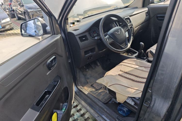 Used Wuling Rongguang V 2015 1.2L Standard Version
