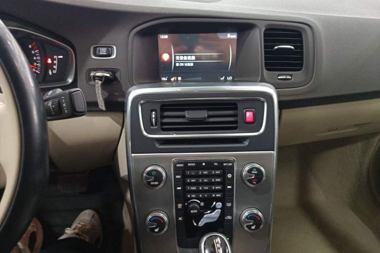 Used Volvo S60 2015 S60L 2.0T Zhiyuan Edition