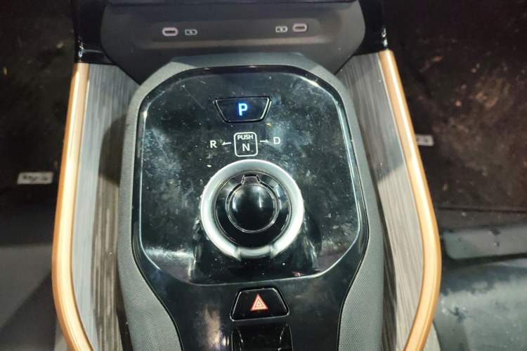 Used Toyota bZ3 2023 616 km Long-Range PRO Gear Lever