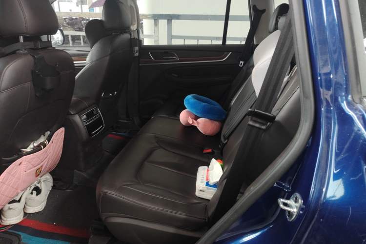 Used Roewe RX8 2018 30T Smart Connectivity Two-Wheel Drive Flagship Edition
