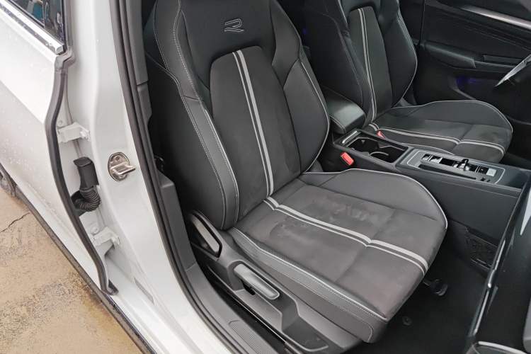 Used Volkswagen Golf 2023 Facelift 280TSI DSG R-Line Lite
