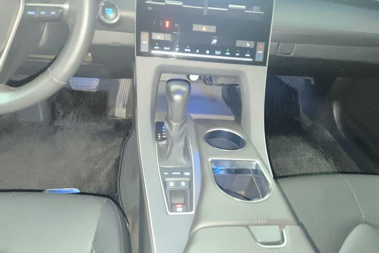 Used Toyota Avalon 2019 2.5L Touring Premium Version China VI Standard
