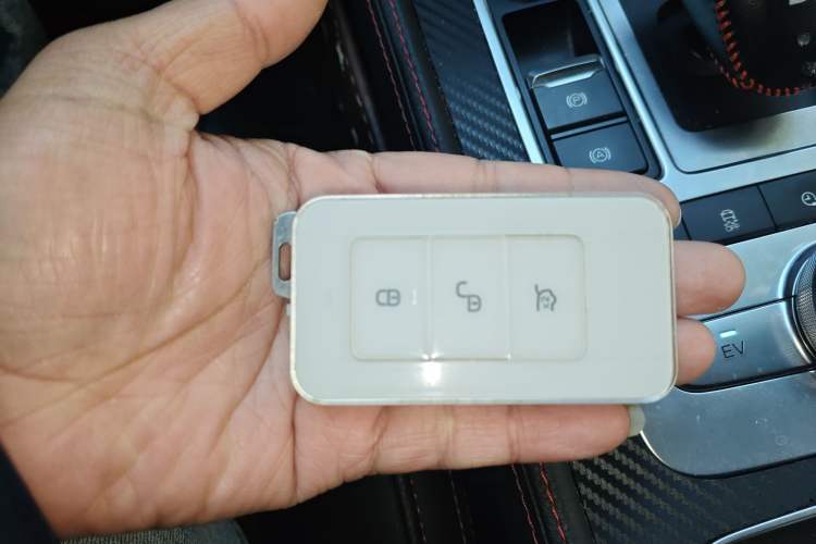 Used BYD Tang New Energy 2018 DM 2.0T All-Wheel Drive Smart Connectivity Luxury Model 7 Seats China V Emission Standard