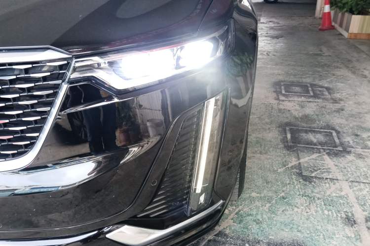 Used Cadillac XT6 2021 2.0T Six-Seater Four-Wheel-Drive Luxury Version Left Front Headlight