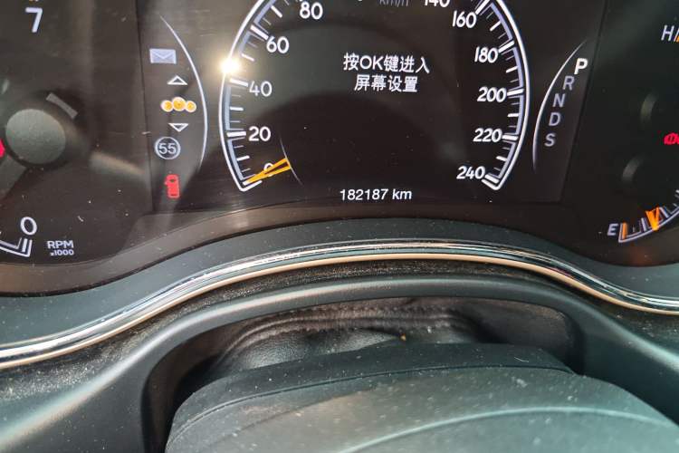 Used Jeep Grand Cherokee 2014 3.0L Comfort Navigation Edition Odometer Close Up