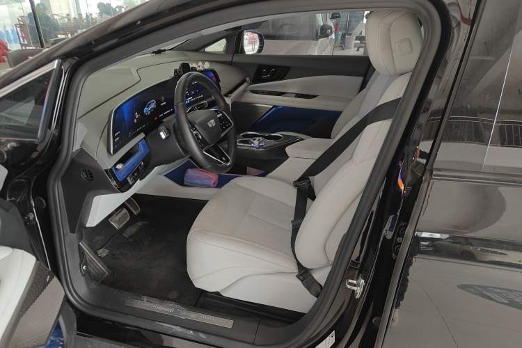 Used Cadillac OPTIQ 2024 Standard Range Version
